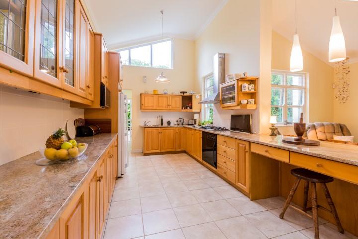 To Let 4 Bedroom Property for Rent in Constantia Western Cape